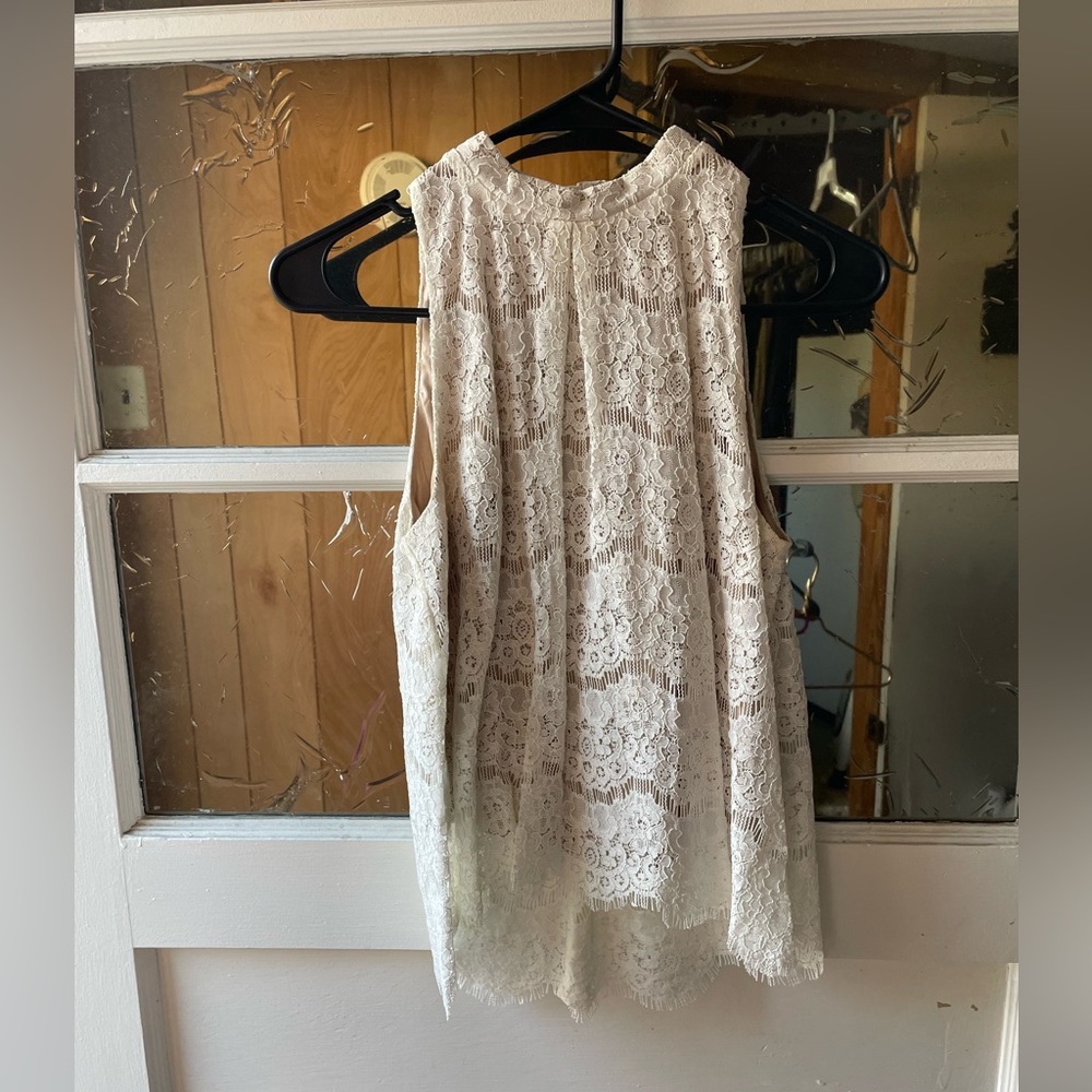 Simper cute white lace top with under slip